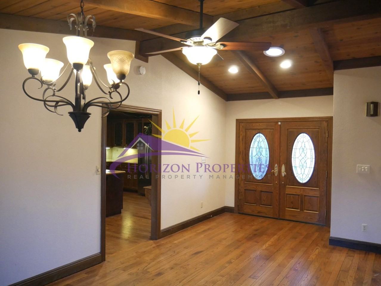 1216 Genesee Ct - Photo 3 of 34