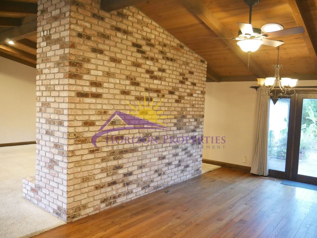 1216 Genesee Ct - Photo 4 of 34