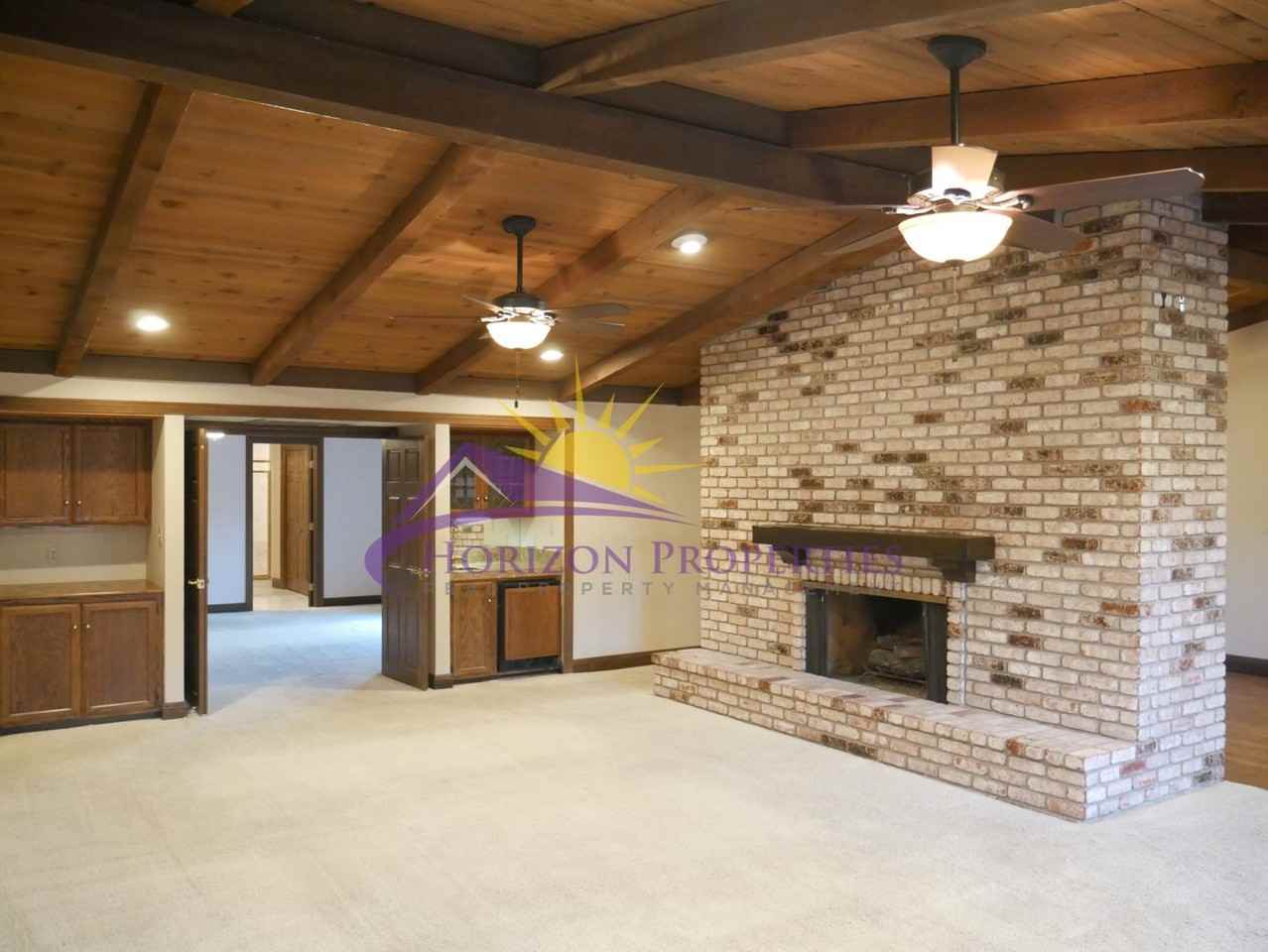 1216 Genesee Ct - Photo 6 of 34