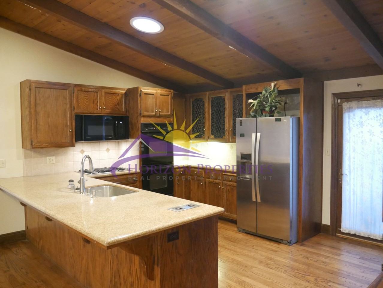 1216 Genesee Ct - Photo 7 of 34