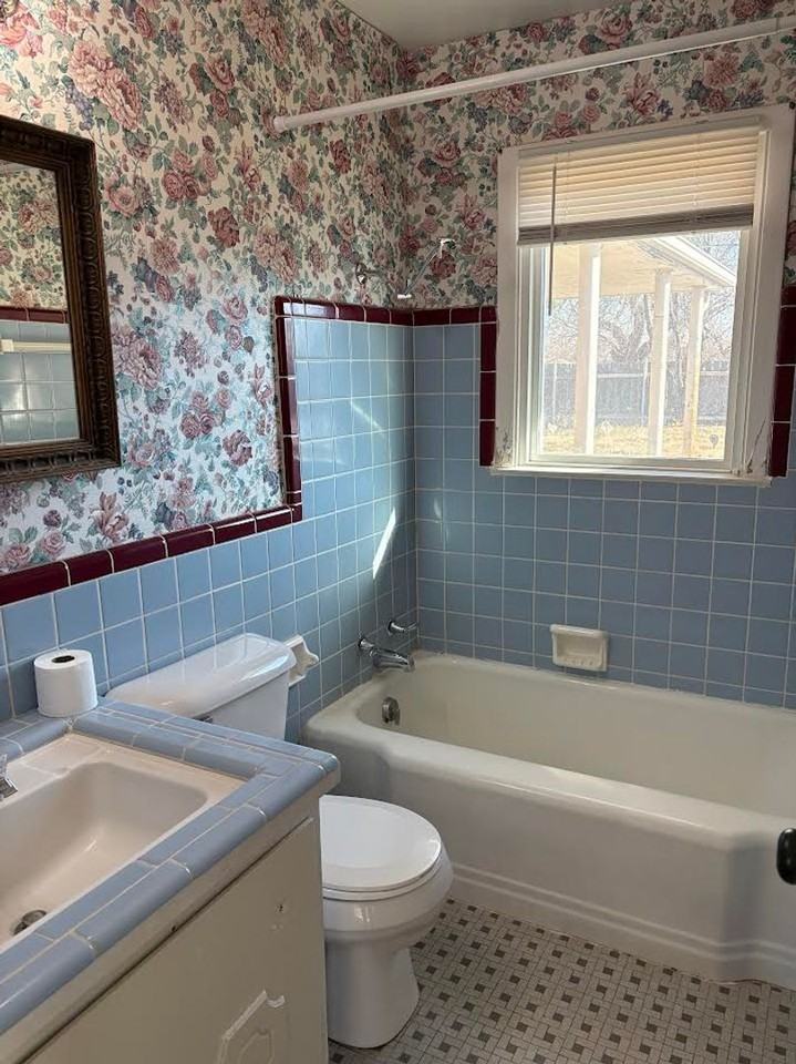 401 S Hoover St - Photo 3 of 15