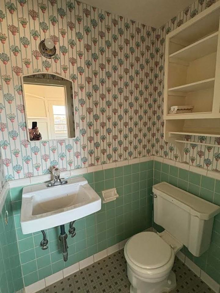 401 S Hoover St - Photo 7 of 15
