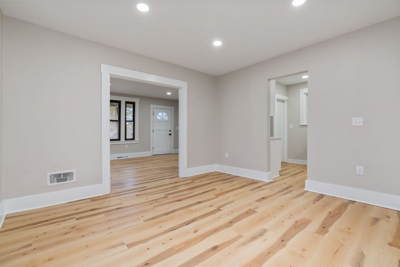 232 Saint Clair St - Photo 5 of 29