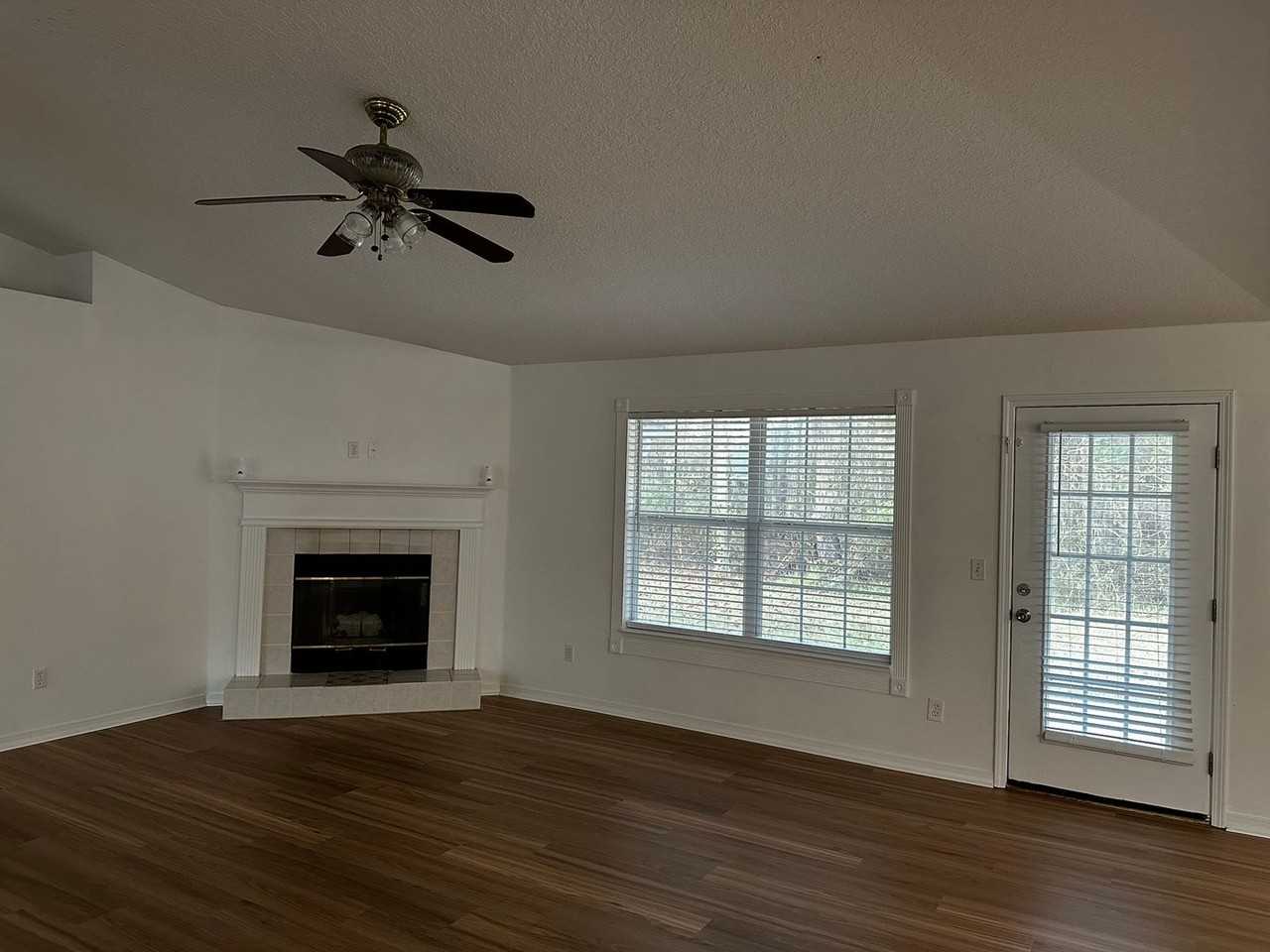 1305 Hawks Crest Dr - Photo 7 of 35