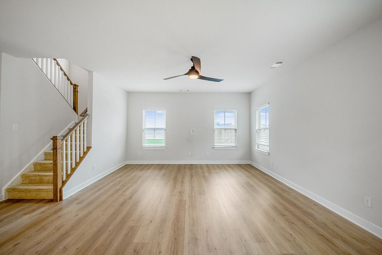 533 Daffodil Ln - Photo 5 of 33