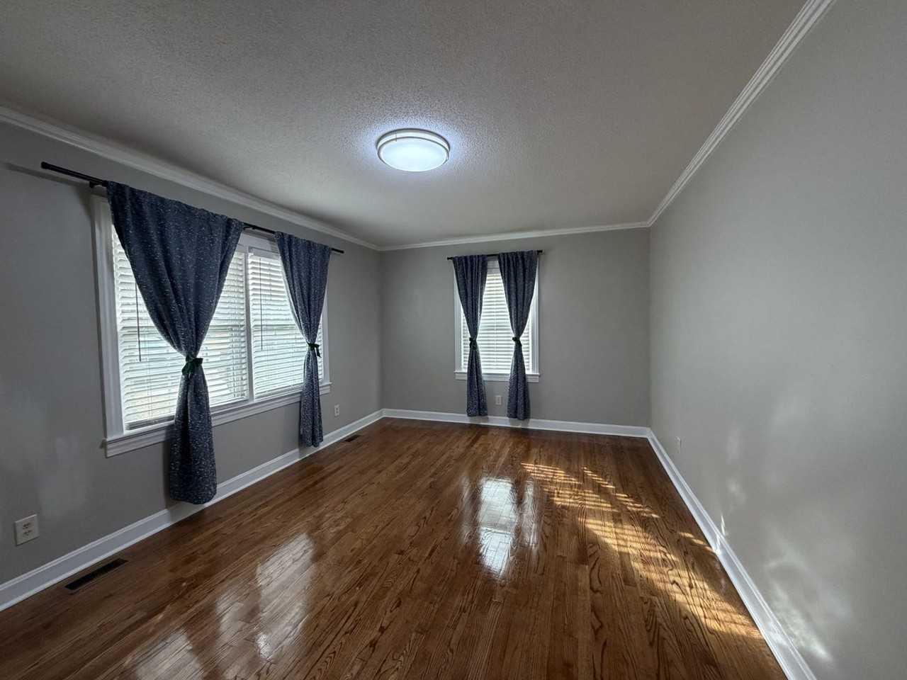 1204 Rodgers Dr - Photo 3 of 12