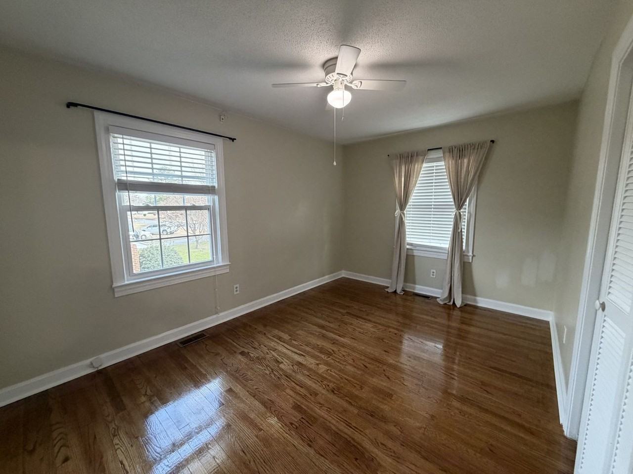 1204 Rodgers Dr - Photo 4 of 12