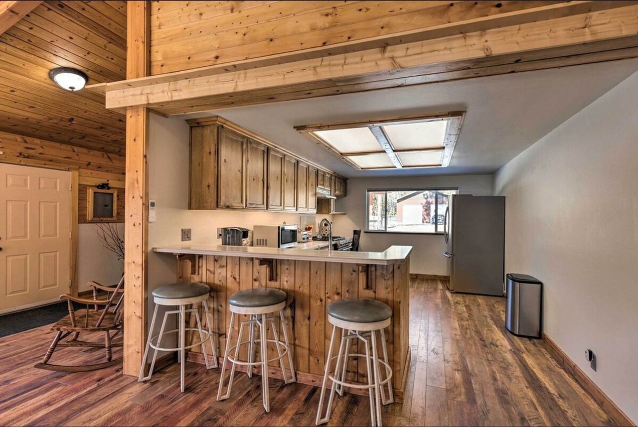 425 Larch Ln - Photo 3 of 29