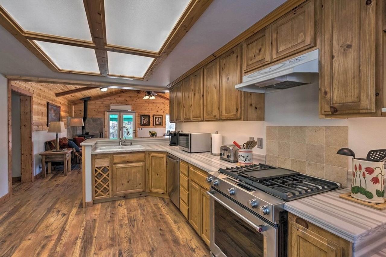 425 Larch Ln - Photo 5 of 29