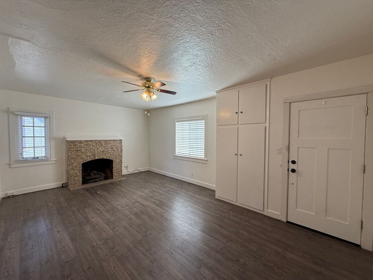 835 E Boone St - Photo 3 of 25