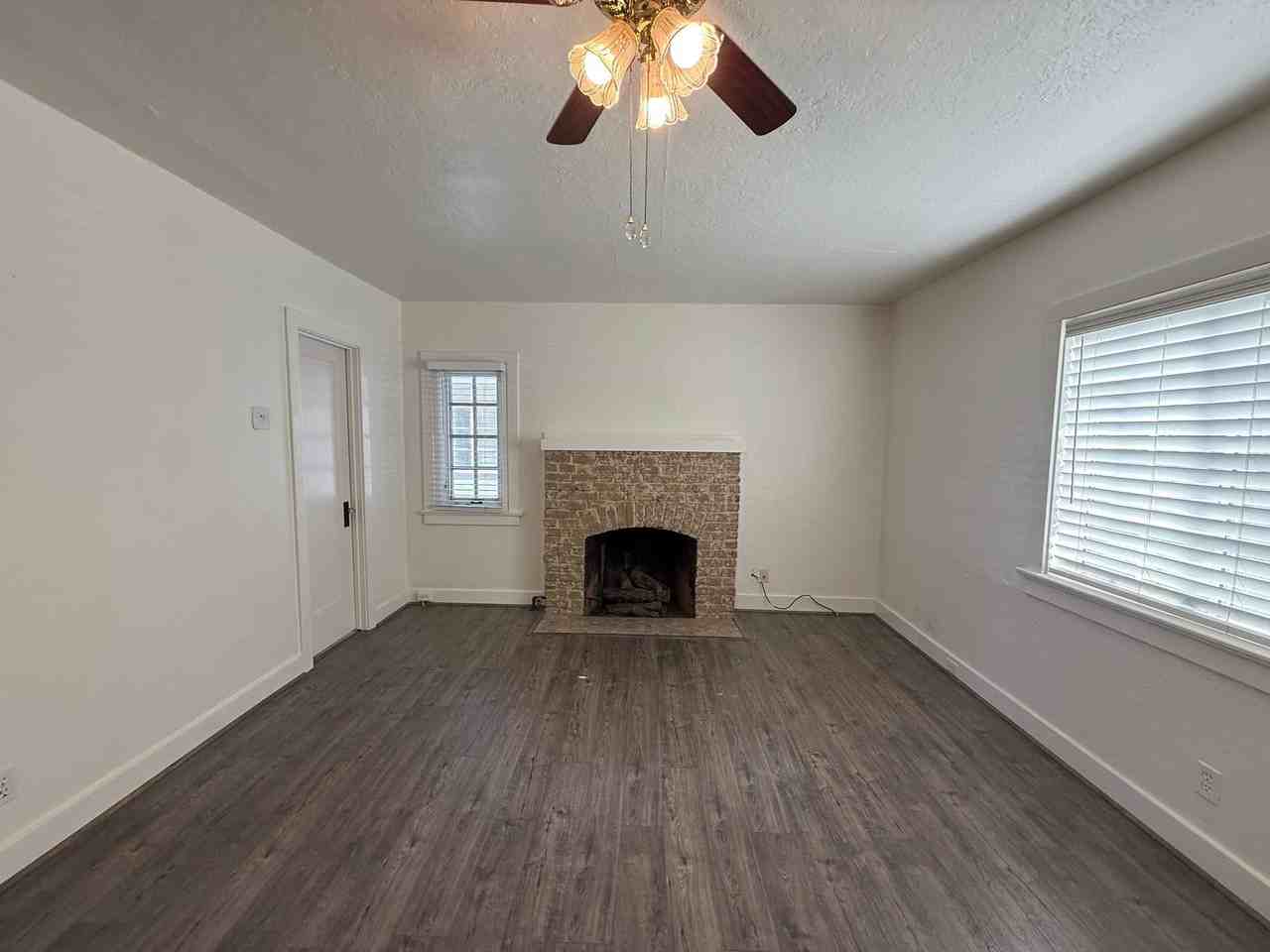 835 E Boone St - Photo 6 of 25