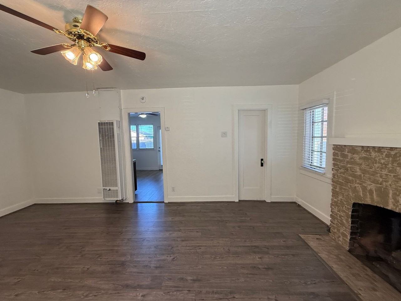 835 E Boone St - Photo 7 of 25