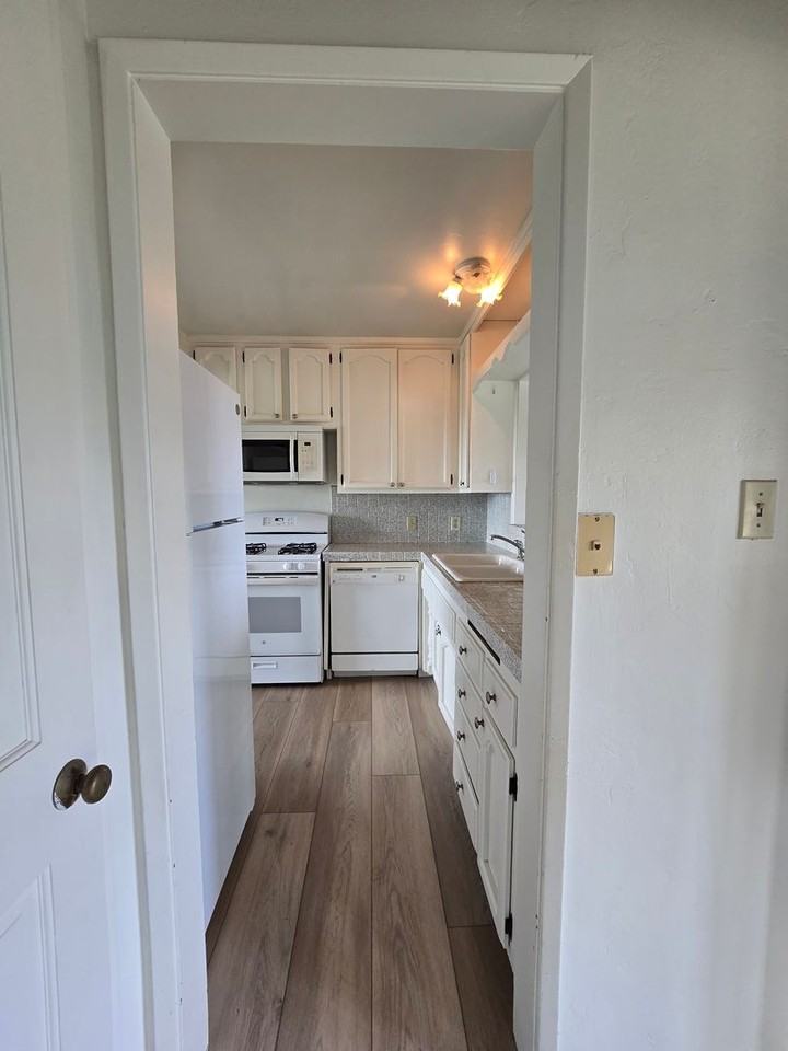 1835 Elevado Rd - Photo 4 of 18