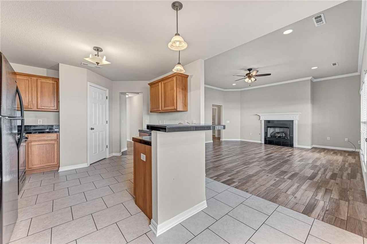 6016 S 36th St - Photo 3 of 14