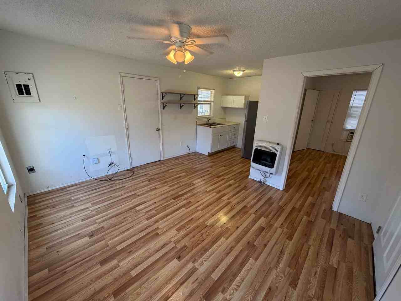 9625 Santa Monica Dr - Photo 6 of 8