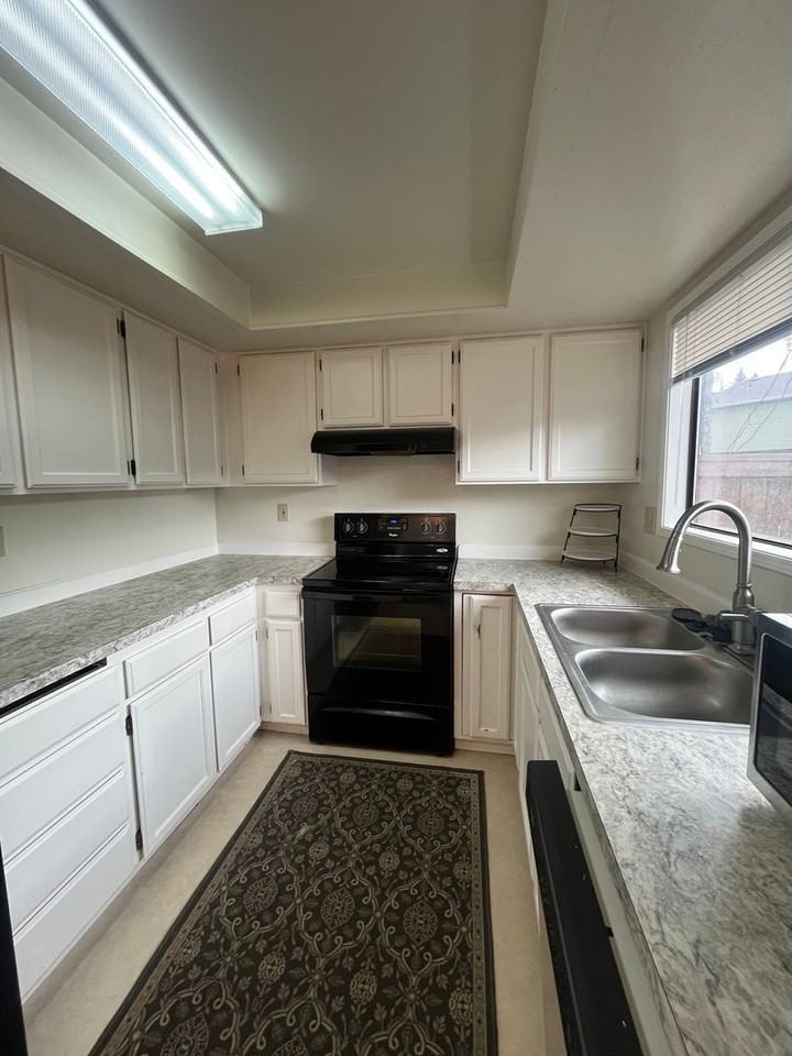 3788 Westleigh St - Photo 4 of 17