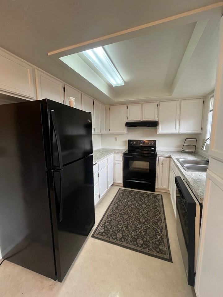 3788 Westleigh St - Photo 5 of 17