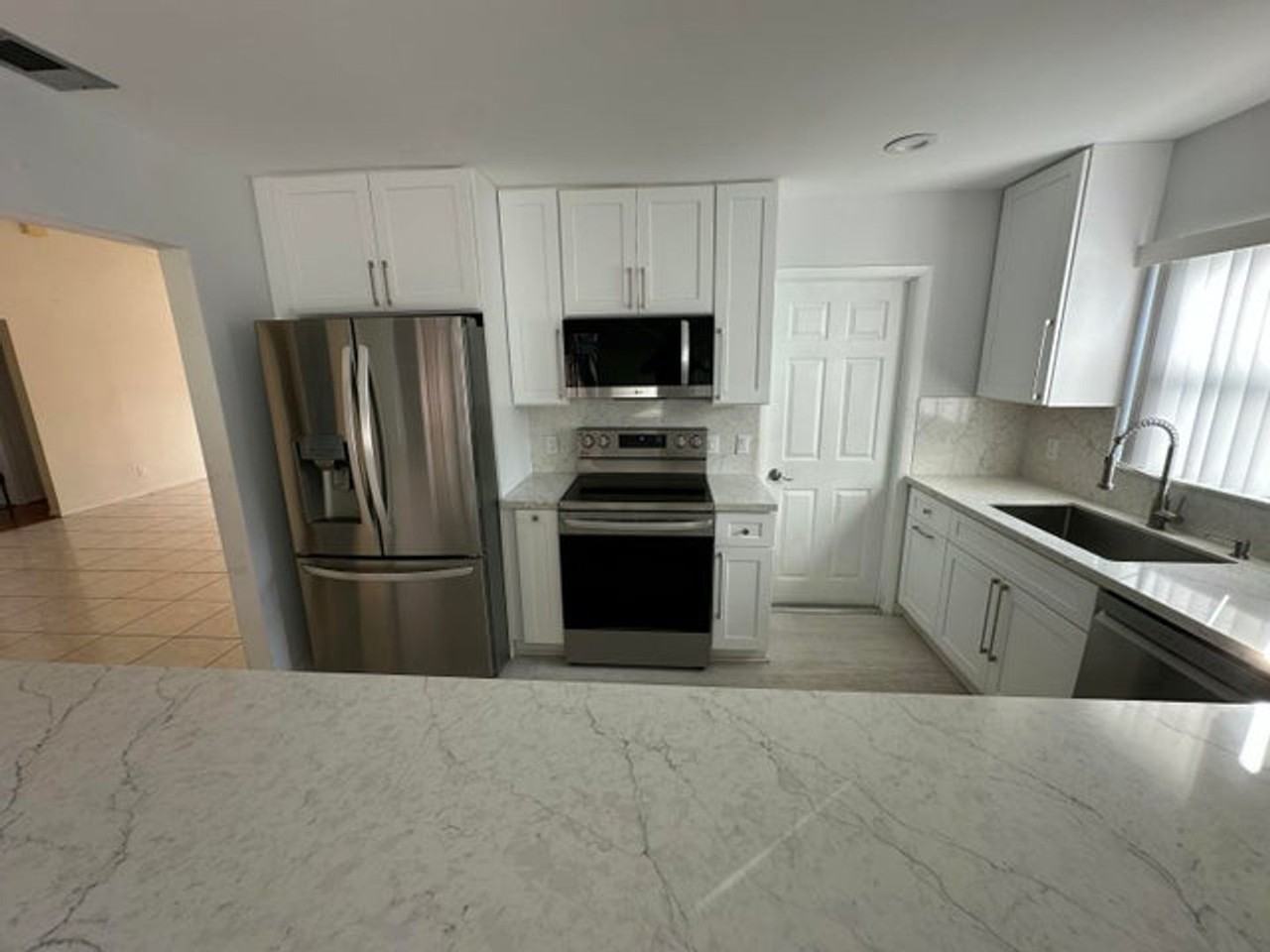 3291 Sw 4th St - Photo 2 of 24