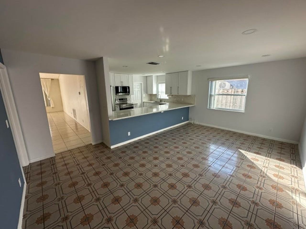 3291 Sw 4th St - Photo 5 of 24