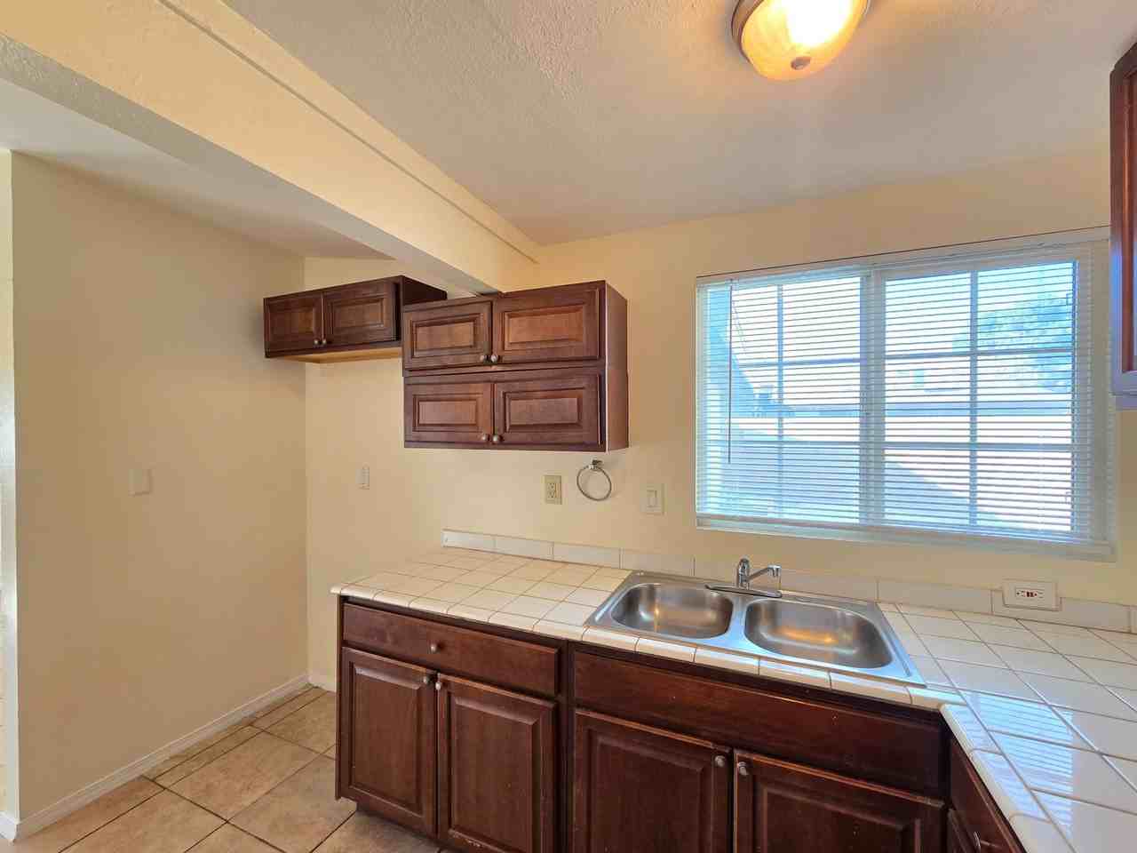 2010 W Lumber St - Photo 4 of 17