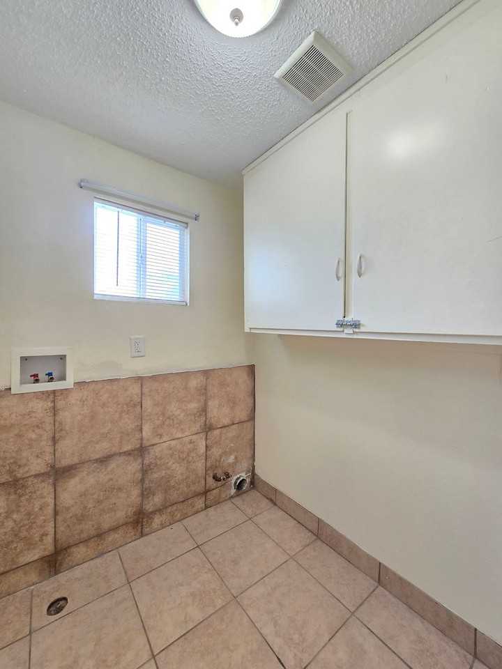 2010 W Lumber St - Photo 7 of 17