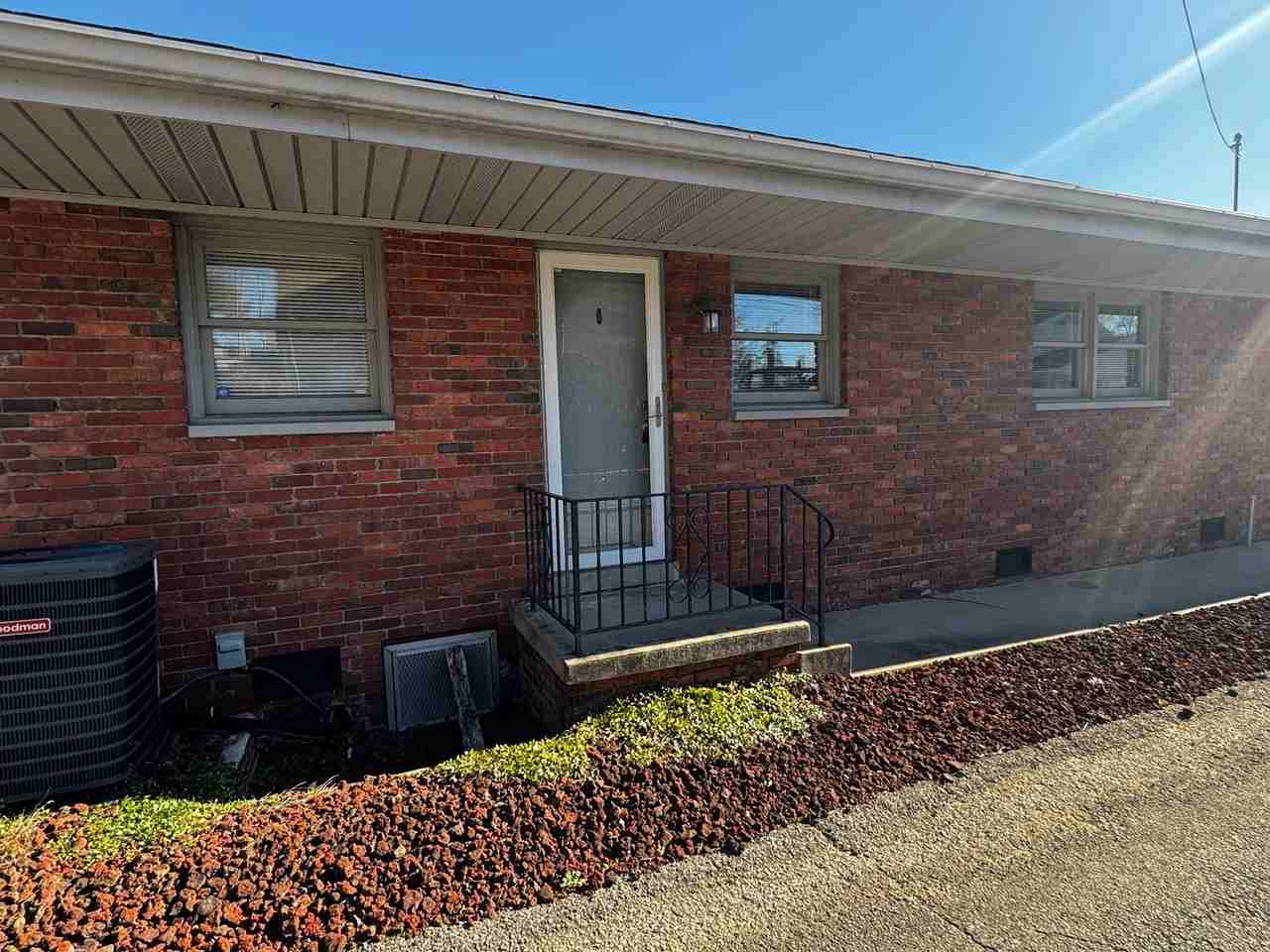 307 W 1st St - Photo 2 of 8