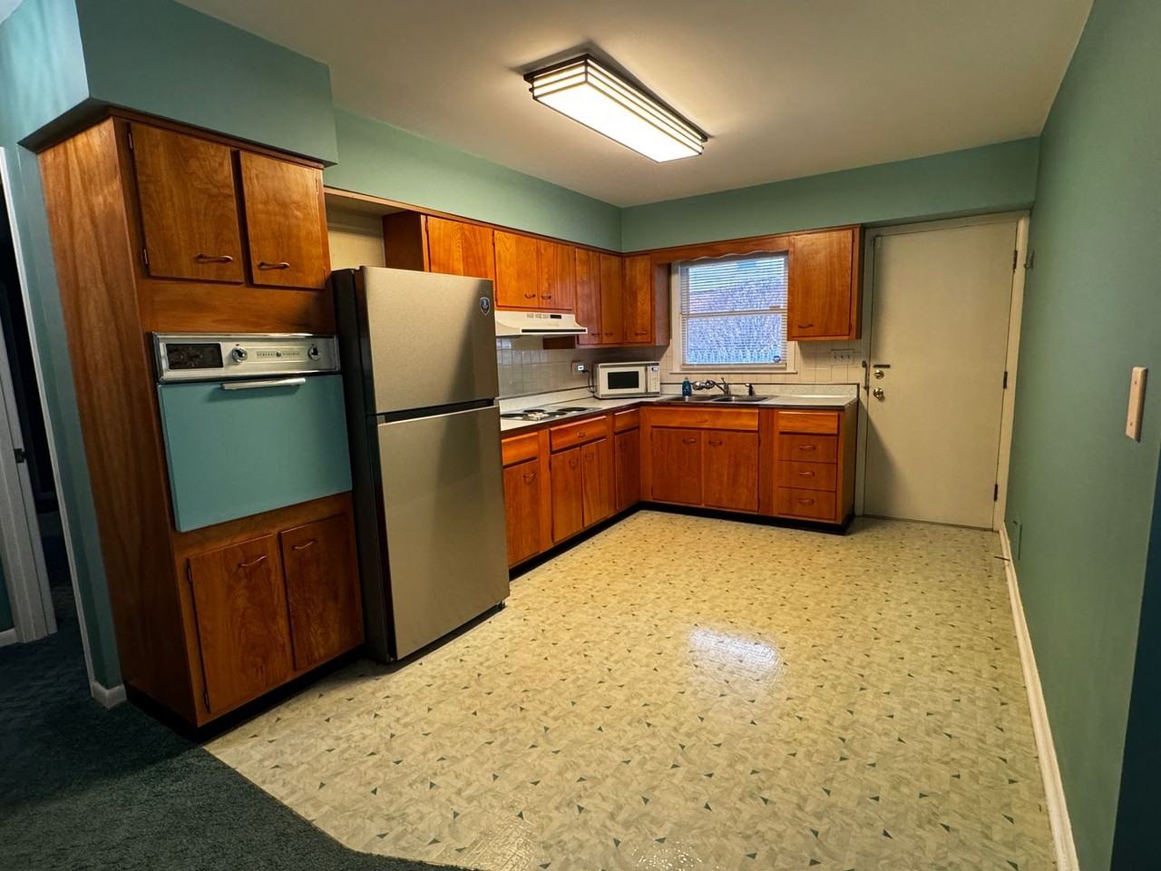 307 W 1st St - Photo 5 of 8