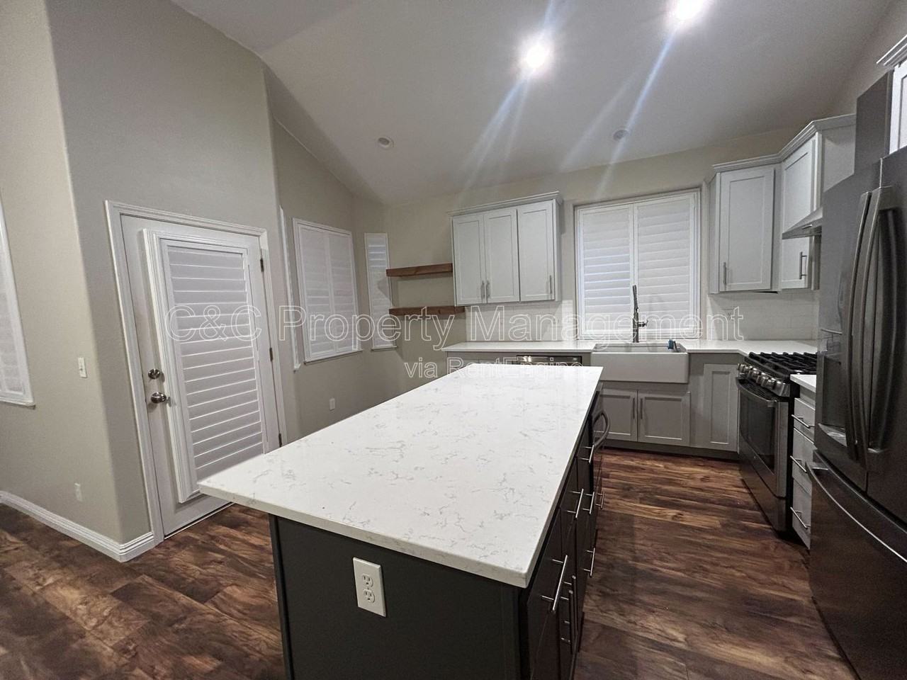 2315 Fairmont Ave - Photo 4 of 18