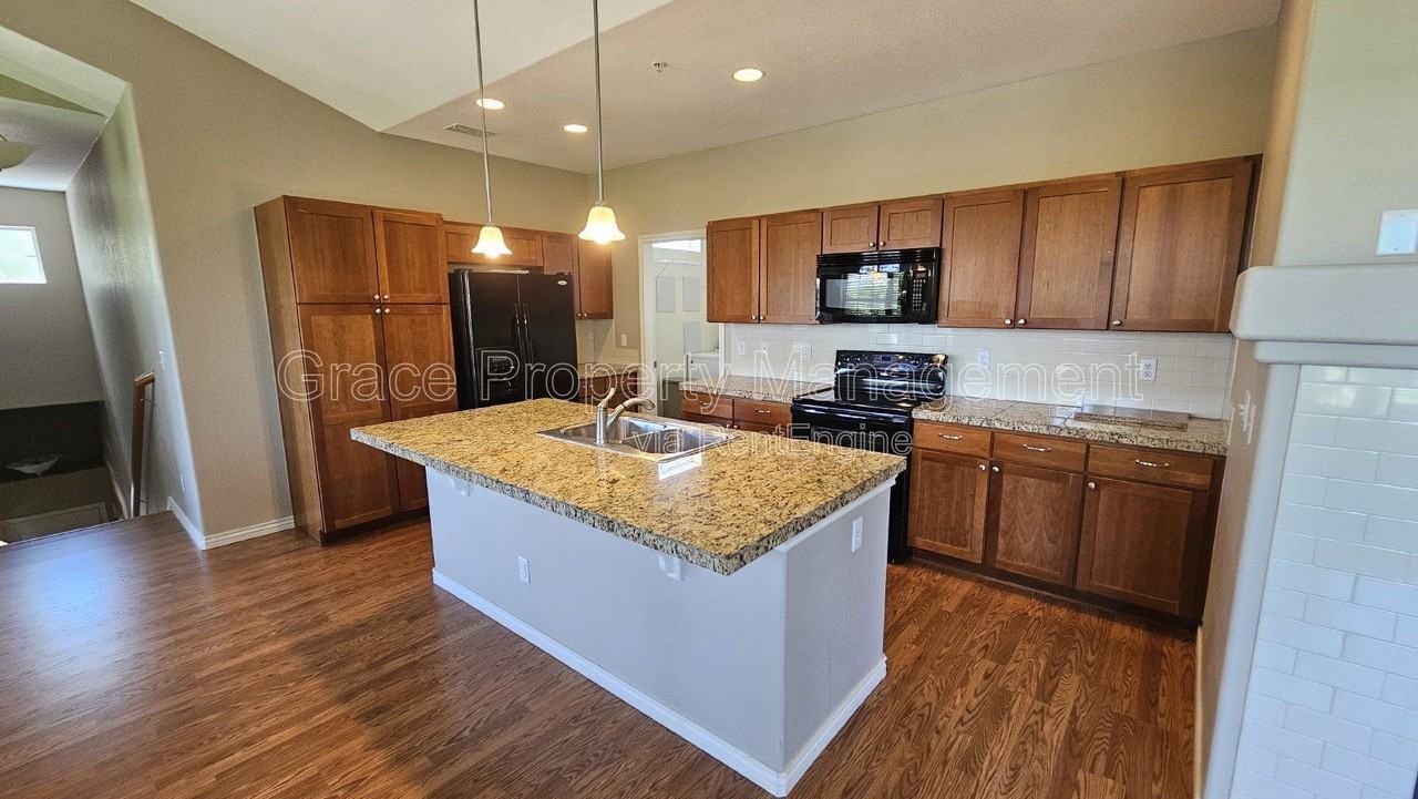 11992 W Long Cir #204 - Photo 5 of 23