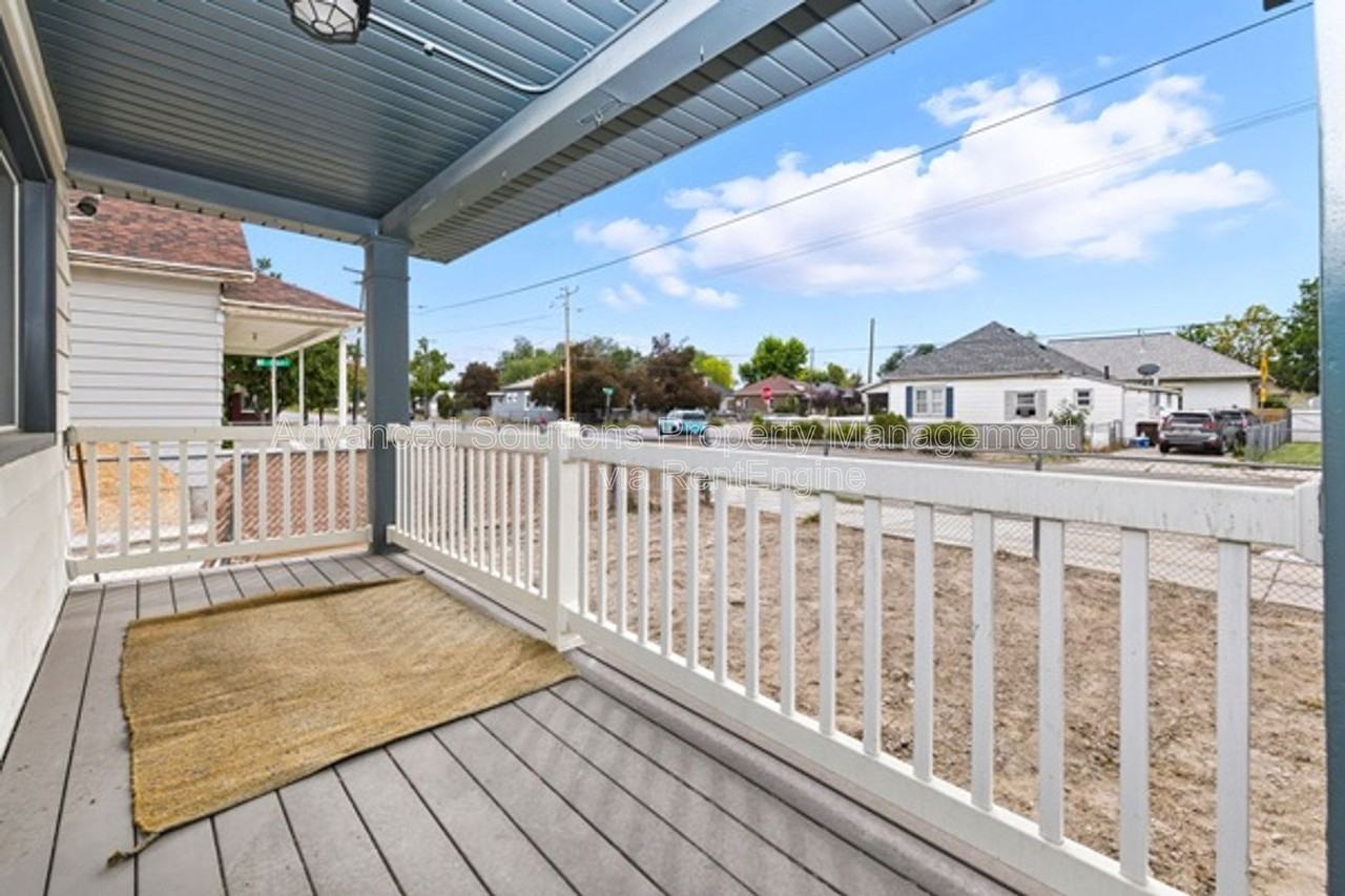 486 W 2nd Ave - Photo 2 of 24