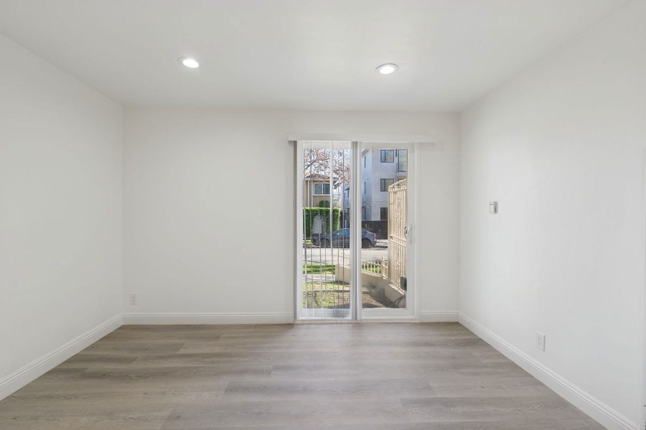 337 S Rexford Dr #1 - Photo 6 of 14