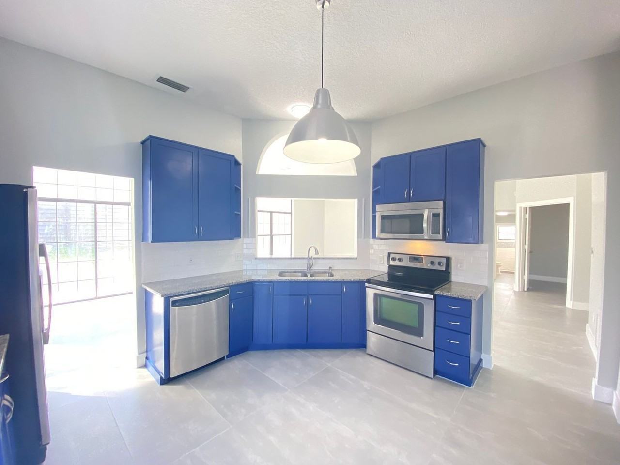 13245 Shore Dr - Photo 2 of 32