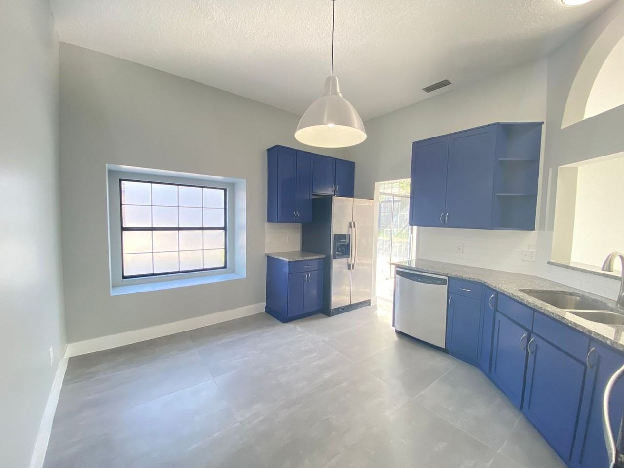 13245 Shore Dr - Photo 3 of 32