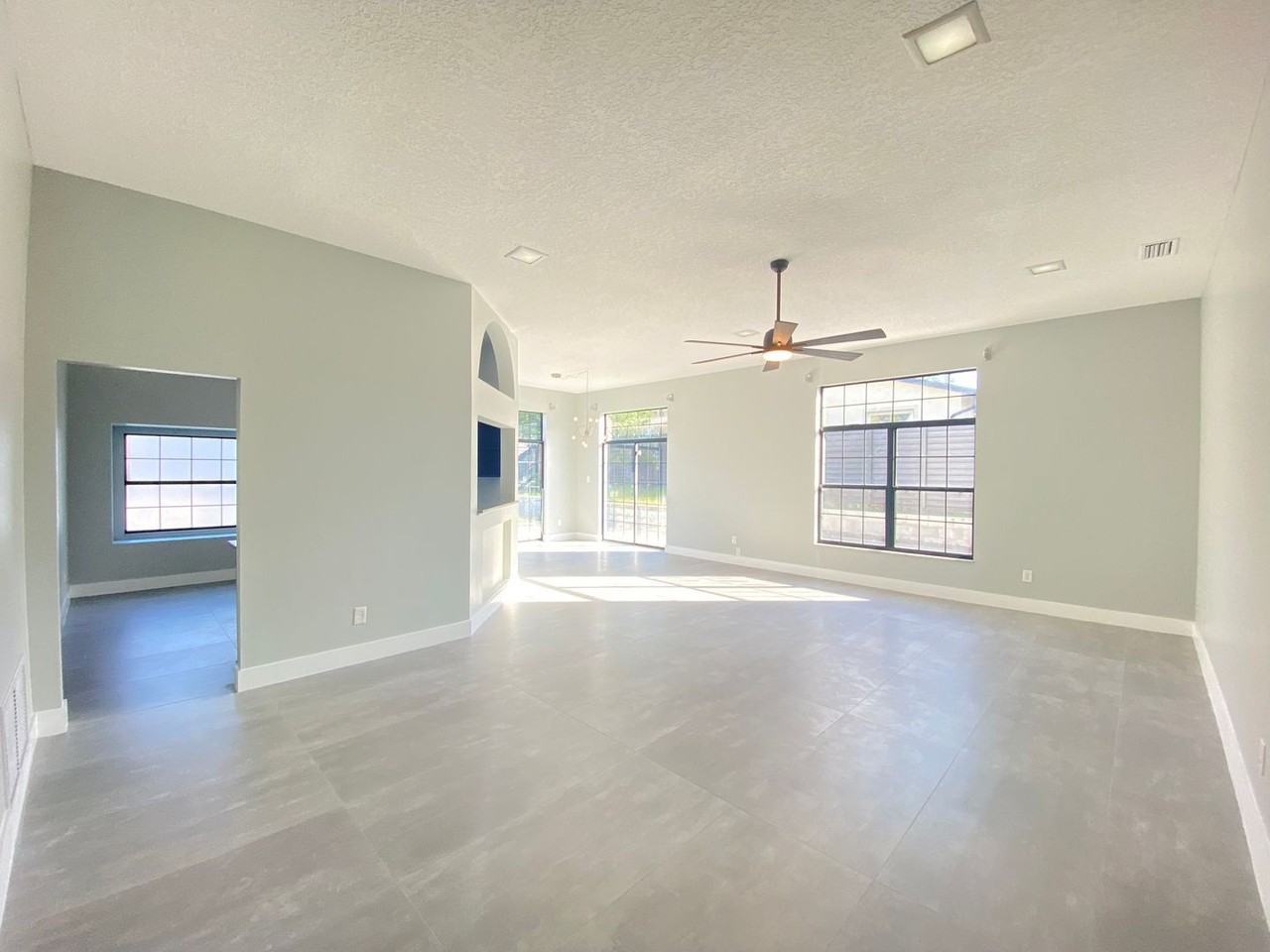 13245 Shore Dr - Photo 6 of 32