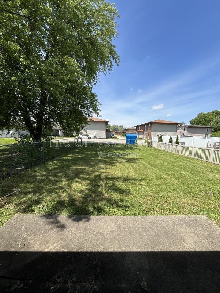 424 Heritage Ln - Photo 3 of 12