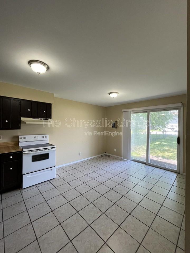 424 Heritage Ln - Photo 5 of 12