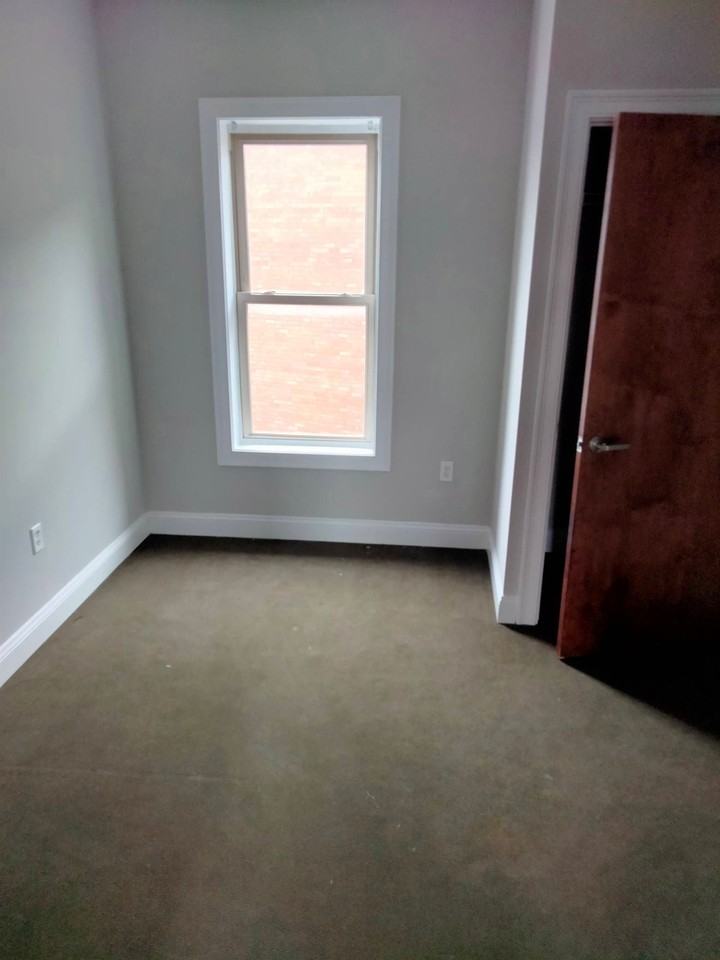 1012 Hawthorn St #3 - Photo 3 of 8