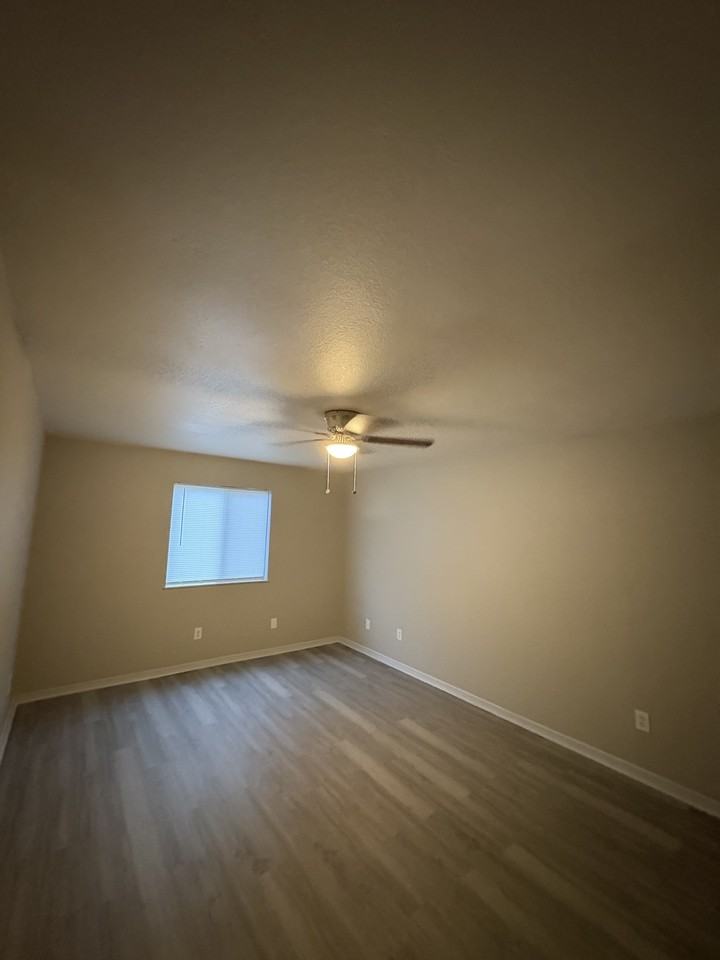 201 Nw K St #A - Photo 5 of 7