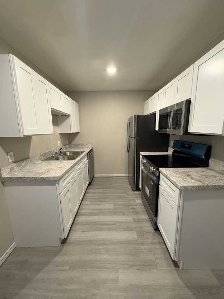 201 Nw K St #A - Photo 7 of 7