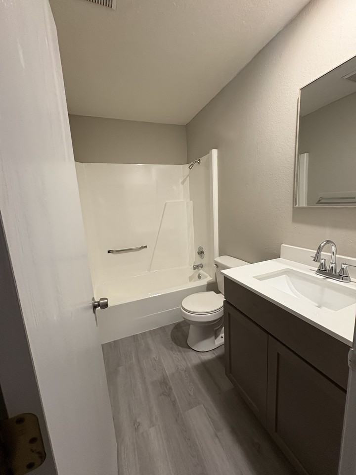 201 Nw K St #A - Photo 2 of 7