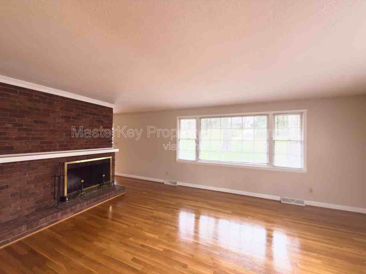 5317 Coronado Dr - Photo 3 of 24