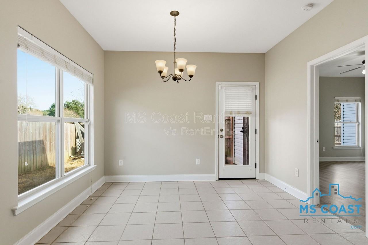 11437 Caroline Ct - Photo 7 of 23