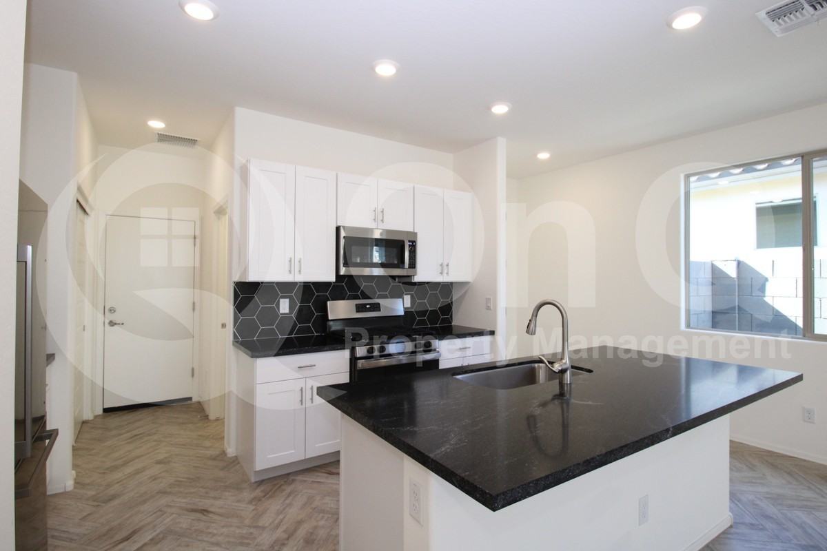 13133 N 146th Ln - Photo 3 of 30