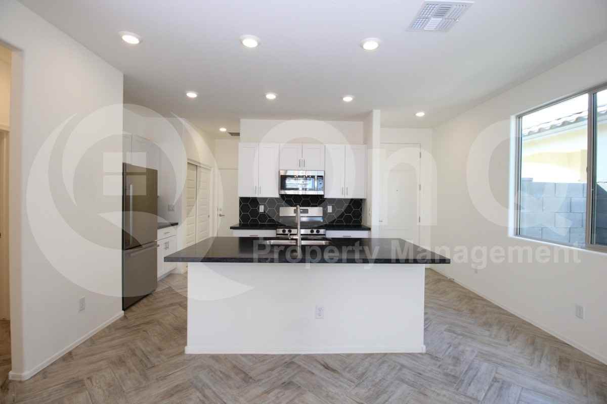 13133 N 146th Ln - Photo 4 of 30