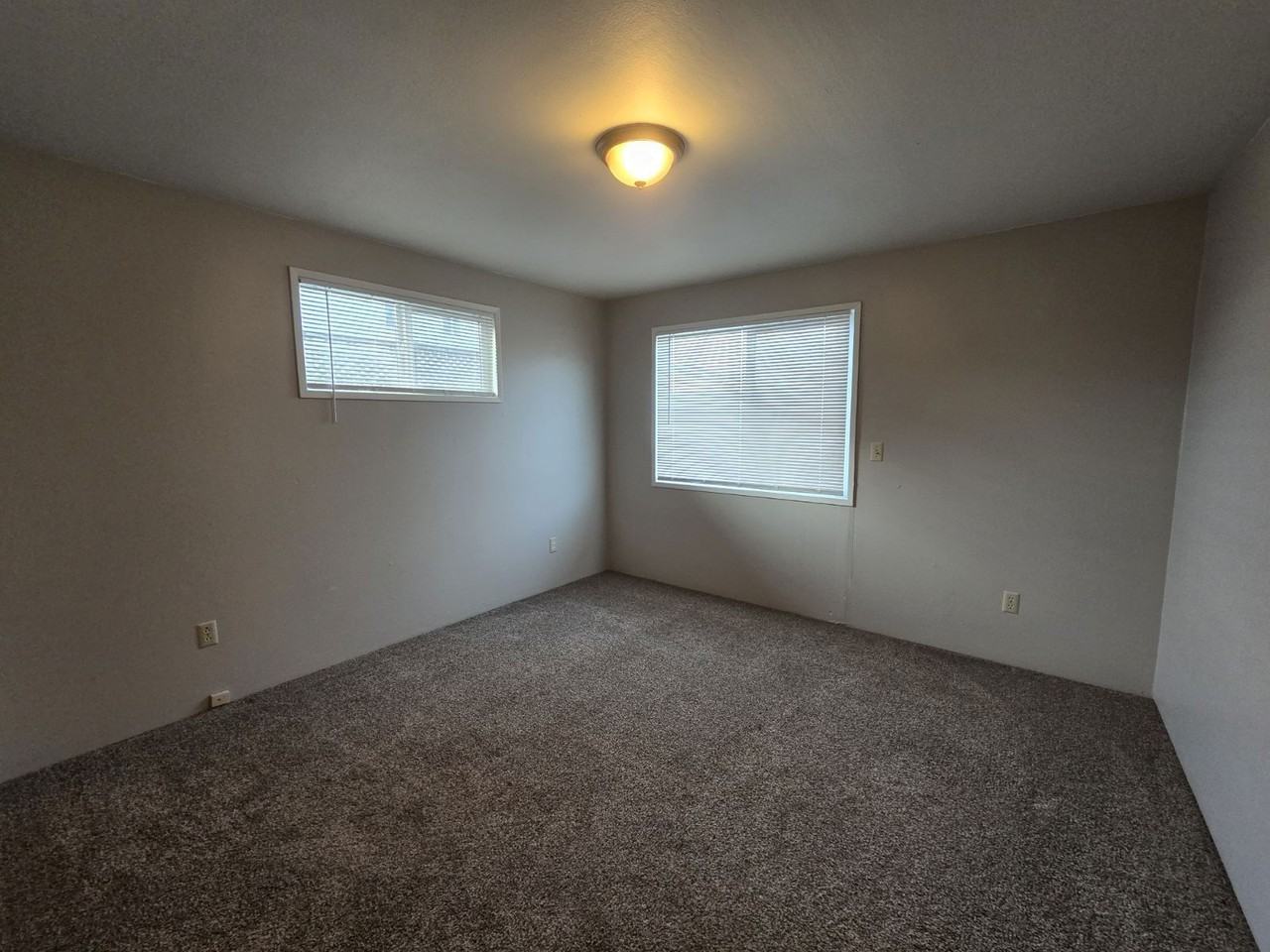 633 Ne Channon Ave - Photo 5 of 15