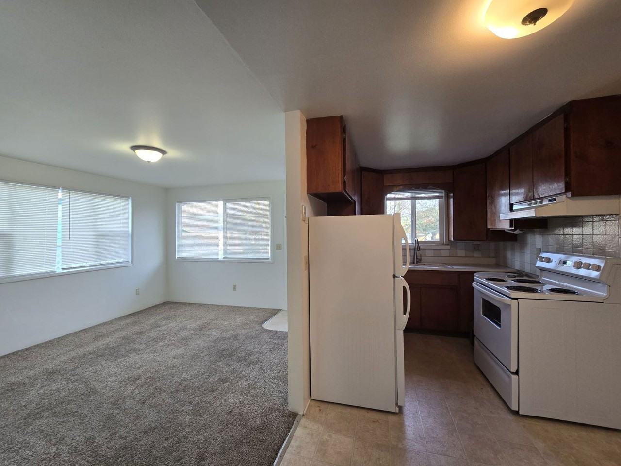 633 Ne Channon Ave - Photo 6 of 15