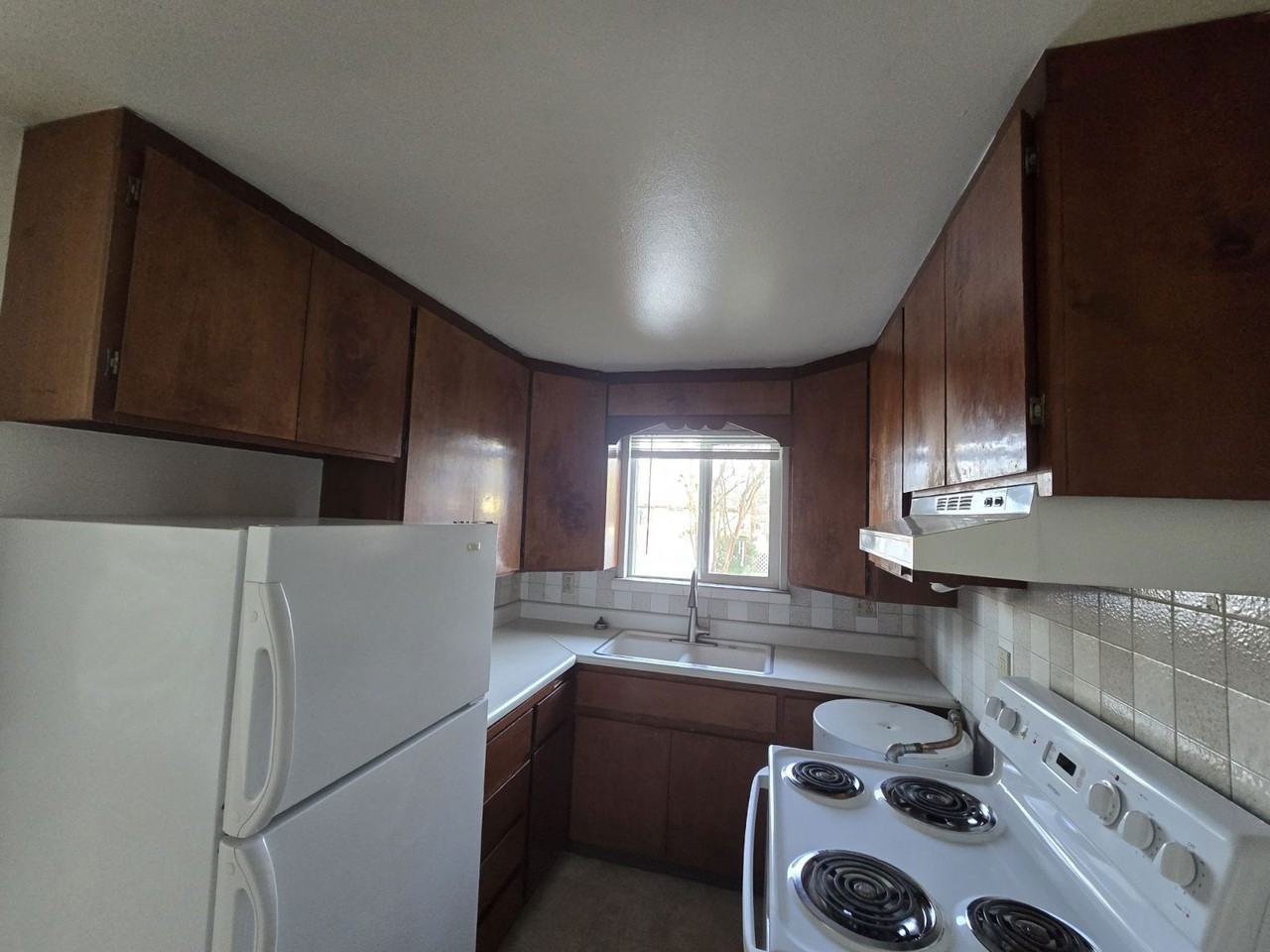 633 Ne Channon Ave - Photo 7 of 15