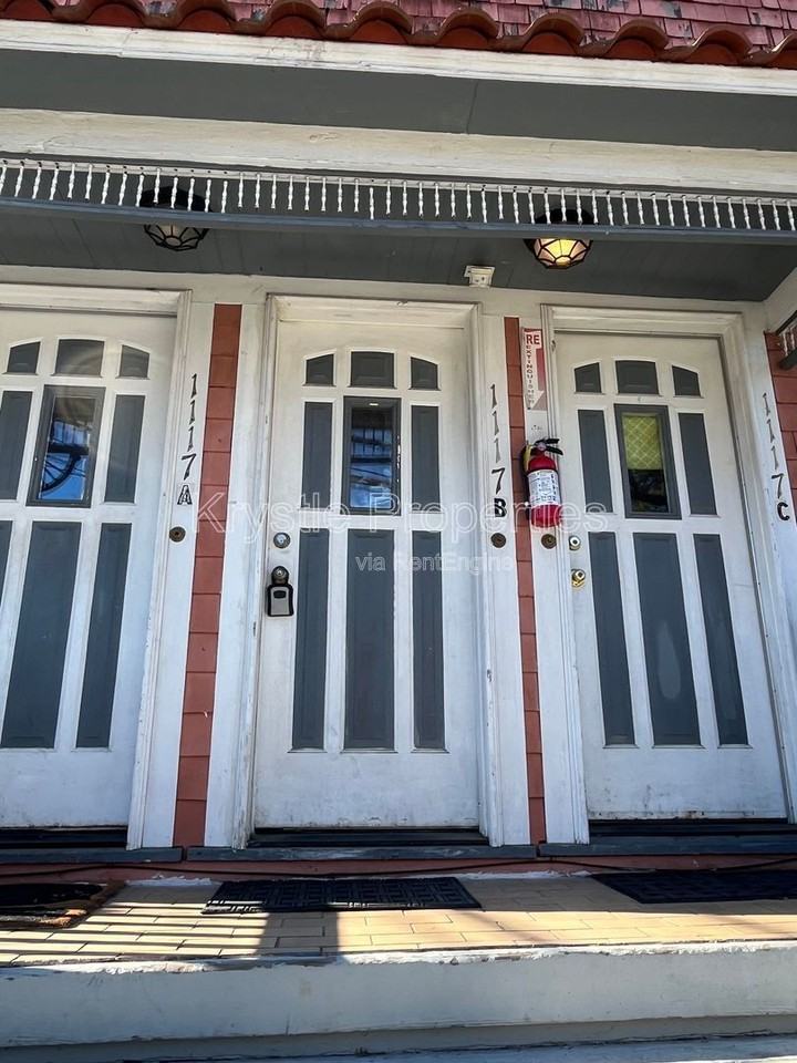 1117 Sutter St #B - Photo 3 of 10