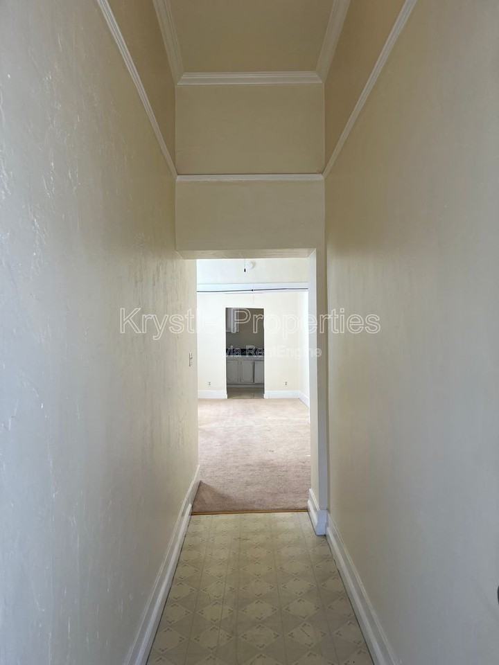 1117 Sutter St #B - Photo 4 of 10