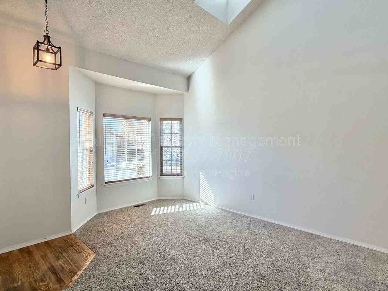 5072 Hawk Springs Dr - Photo 3 of 44